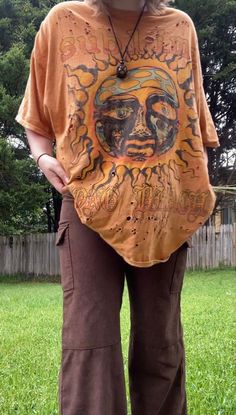 Orange Sublime Shirt Outfit, Orange Outfit Ideas Aesthetic, Urban Core Aesthetic Outfits, Grunge Hippy Aesthetic, Crystal Mom Aesthetic Outfits, Fairy Grunge Pants Outfit, Sublime Outfit Ideas, Fairy Core Outfits Summer, Hippe Grunge Outfit