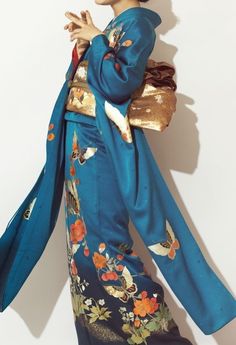 Pose Mannequin, Traditional Asian Clothing, Asian Traditional Fashion, Japanese Traditional Clothing, Modern Kimono, Kimono Japan, 일본 패션, Kimono Design, Beautiful Kimonos