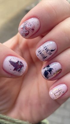 Nails Harry Potter Harry Potter Aesthetic Nails, Cute Harry Potter Nails, Harry Potter Christmas Nails, Simple Harry Potter Nails, Harry Potter Inspired Nails, Potter Nails