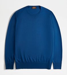 Pullover in combed merino wool, with Woolmark certification. Crafted in 15 micron extra-fine yarn of the highest quality, it comes with a round neck and the Tod's monogram inlaid on the bottom. Blue Back, Fine Yarn, Gift Boutique, Trainers Women, Merino Wool, Custom Made, Ready To Wear, Jumper, Knitwear