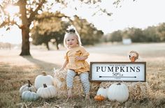 Pumpkin Fall Mini Session, Fall Outdoor Mini Session Ideas, Boho Fall Mini Session Ideas, Fall Kid Picture Ideas, Fall Photo Shoot Set Up, Fall Mini Shoot Ideas, Fall Picture Set Up, Fall Mini Poses