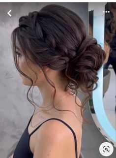 Low Bun Fancy, Bridesmaid Hair Updo Brunette, Low Bun Quince Hairstyles, Curled Up Do, Wedding Guest Hairstyles Bun, Wedding Hairstyles Bun Low, Wisuda Hairstyle, Prom Hair Low Bun, Hair Do Wisuda