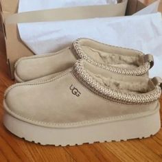 Brand New In Box Ugg Tazz Platform, Ugg Tazz, Clog Shoe, Chestnut Uggs, Platform Chelsea Boots