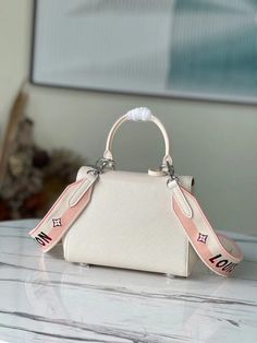 ADC Fashion Lu-Vi bags - 664 A+ Excellent Quality copies; Contact us if you've any questions in your mind. Trendy Tote, Mini Handbags, Lv Bag, Cute Bag, New Handbags, Crossbody Shoulder Bag, Cowhide Leather, Mini Bag, Louis Vuitton Bag