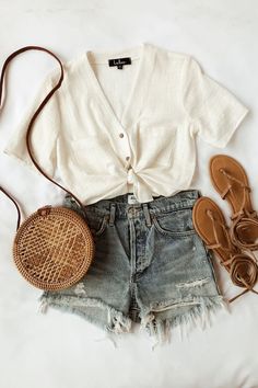 Style Capsule, Tom Selleck, Summer Trends Outfits, Dream Outfits, Ootd Ideas, Stylish Sandals, Minimalist Wardrobe, Pretty Stuff, Festival Looks