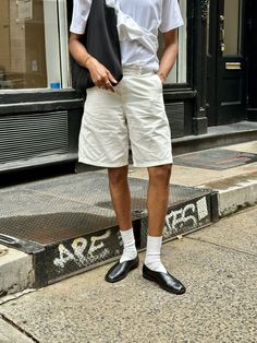 Mens Outfits Streetwear, Sleek Outfit, Stylish Man, Shirt And Shorts, Mens Outfit Inspiration, The Works, Elegant Outfit, Mens Street Style, Relaxed Style