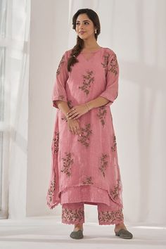 Pink fully thread embroidered kurta with a pure organza front layer, highlighted with flowers. Paired with a thread embroidered pant and dupatta. - Aza Fashions Kurta Set For Women, Embroidered Pants, Fashion App, Kurta Set, Set For Women, Embroidered Flowers, Aza Fashion, Thread, Pure Products