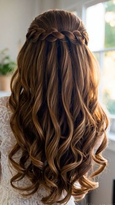 Grad Party Hairstyles, Nightcourt Ball, Hair For Winter, Hairstyles For Bridesmaids, Treehouse Wedding, Beauty Recipes Hair, Sophisticated Hairstyles, Hairdo Wedding, Bow Hairstyle