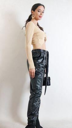 Midriff Top, Refined Fashion, Usa Outfit, Hello Gorgeous, Faux Leather Pants, High Waisted Pants, Casual Pants, Leather Pants, Night Out