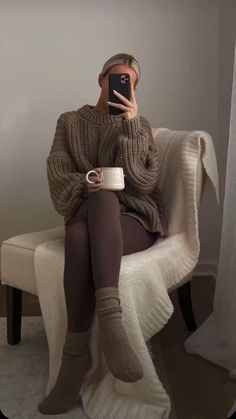 Winter outfits, winter fashion, trendy outfits, outfit inspiration, cute outfits, fashion, outfit ideas Look Adidas, Skandinavian Fashion, Pastel Outfit, Plaid Outfits, Cold Weather Outfits, Cozy Outfit, Mode Inspo