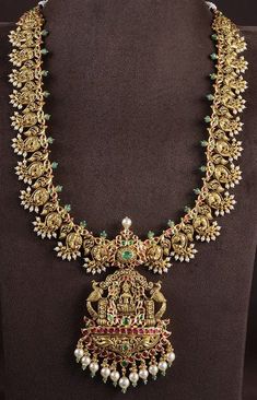 Mango Haram Designs Gold Latest Long, Mini Haram Gold Designs Latest, Long Haram Designs, Gold Wedding Jewelry Necklace, Mini Haram, Pretty Gold Necklaces, Red Jewellery, Temple Jewellery Earrings