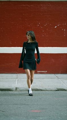 College Graduation Black Dress, Casual Formal Outfits Women Dress, Maison Soksi Tights Outfit, Fine Dinning Outfits, Bau Outfits, 60s Modern Fashion, 90s European Fashion, Chic 90s Outfits, Knit Bolero Outfit