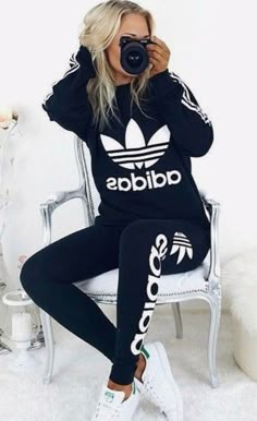 Instagram Baddie, Lounge Outfit, Adidas Shoes Women, Sporty Chic, Komplette Outfits