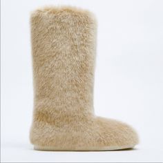 Long Flat Boots With Faux Fur Lining. Airfit For Increased Comfort. Color: Beige Us Sz 10/41 Thank You For Shopping With Me! I Do Not Respond To Low Offers #Happyposhing #Stayfabulous Boxj3 15126 L13 Long Flat Boots, Metallic Gold Heels, Feather Sandals, Metallic Loafers, Pearl Sandals, Zara Boots, Zara Heels, Heeled Mules Sandals, Black And White Shoes