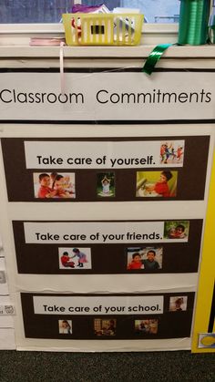 a sign that says classroom commmments on it