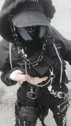 Warcore Outfits, Techwear Girl Outfit, Techwear Girl, Chica Dark, Cyberpunk Clothing, Tech Wear Fashion, Grunge Clothing