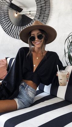 Classy Shorts, Classy Jeans, Outfits Feminine, Diy Sy, Kimono Sleeve Top, Outfits Classy, Feminine Fashion, Jeans Outfits, Shorts Outfits