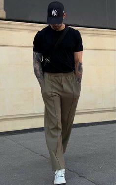 Style 2023 Men Fashion, Streetwear Neutral Colors, Mens Fall Asthetic, Men's Fashion Inspiration, Street Wear 2023 Men, Vintage Aesthetic Men Fashion, Outfit Idea Men Streetwear, Short Guy Outfits Aesthetic, Model Off Duty Men Style