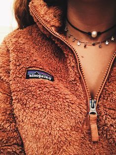 ☆ @cassiebrownie ☆ Patagonia Fleece Pullover Brown, Mode Shoes, Casual Outfits For Teens, Zooey Deschanel, Looks Chic, Look Vintage, Fall Winter Outfits, Sweater Fashion, Cute Casual Outfits