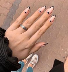 These black and nude Valentine’s Day nails are so cute and classy. Valentine Nail Art, Nagel Tips, Nail Designs Valentines, Homecoming Nails, Pretty Acrylic Nails