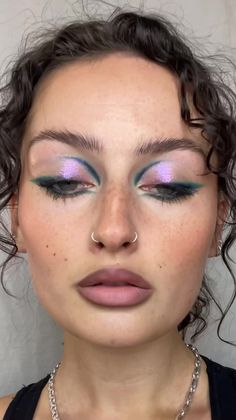 Quick fun eye which literally anyone can do! Doesn’t have to be neat as a shimmery shadow goes on top 😛 #graphiceye #makeuphack #festivalmakeuplook Shimmery Eye Makeup, Colorful Euphoria Makeup, Euphoria Makeup Looks Jules, Aura Eyeshadow Look, Funky Makeup Looks, Whimsigoth Makeup, Euphoria Dark Makeup, Euphoria Makeup Hunter Schafer