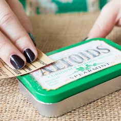 How To Cover An Altoid Tin, Art With Boxes, How To Decorate Altoid Tins, Repurpose Altoid Tins, Mint Tins Crafts, Altoid Container Crafts, Tin Containers Diy, Decorate Altoid Tin, Altoid Tin Ideas Miniatures Diy