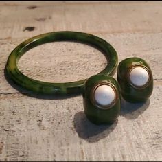 Beautiful Bakelite Marbled Green Bangle Bracelet And Marbled Green Clip-On Earrings With Center Dot Very Rare Set Bakelite Jewelry, Vintage Bakelite, Earrings Color, Jewelry Vintage, Bangle Bracelet, Womens Jewelry Bracelets, Very Rare, Clip On Earrings, Bangle Bracelets