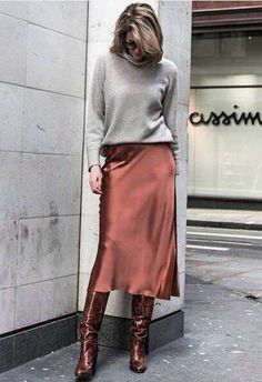 Satin Skirt Outfit, Satin Slip Skirt, Chique Outfit, Rock Outfit, Womens Skirts, Moda Chic, Satin Midi Skirt, Looks Street Style