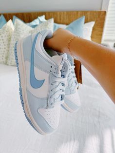 Teen Girl Shoes 2024, Nike Cute Shoes, Cute Spring Sneakers, Cute Girls Shoes, Nike Preppy Shoes, Cute Shoes Preppy, Nike Girl Shoes, Teen Girls Shoes, Nuke Shoes