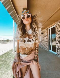 Take the High Road Honey SIZING: Slightly oversized on purpose so you can tuck, tie, and roll your sleeves up- ya feel me? Western Grunge Style, Western Grunge, Bohemian Boutique, Take The High Road, High Road, Boho Boutique, Cowgirl Western, Coastal Cowgirl, Cowgirl Outfits