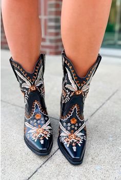 Step into elegance with our Midnight Blossom Cowgirl Boots. These stunning black boots feature intricate floral embroidery in shades of white and rust, creating a beautiful contrast and a sophisticated design. Perfect for both special occasions and everyday wear, these boots offer exceptional comfort and durability. Embrace the blend of western charm and floral grace with the Midnight Blossom Cowgirl Boots. Sizes: US5 Heel to Toe 8.86" US6 Heel to Toe 9.25" US7 Heel to Toe 9.65" US8 Heel to Toe 10.04" US9 Heel to Toe 10.43" US10 Heel to Toe 10.83" Black Boots Fashion, Long Sleeve Velvet Dress, Boots Vintage, Vegan Boots, Western Booties, Cow Girl, Cow Boy, Western Cowboy Boots, Sneaker Wedge