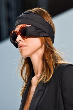 Hussein Chalayan, Ray Ban Glasses, Cooler Look, Olivia Palermo, Sunglasses & Glasses, Gigi Hadid, Fashion Mode, Ray Ban Sunglasses