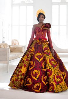 African wedding dresses by Vlisco - become a unforgettable bride #nigeriawedding #ghanawedding Mode Prints, Long African Dresses, Gaun Fashion