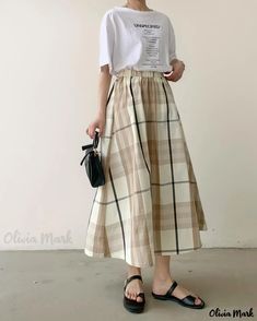 OliviaMark - Chic Pleated Checkered Midi Skirt featuring a Flattering A-line Flare Tartan Midi Skirt, Flared Midi Skirt, Patterns For Fashion, Midi Skirt Casual, Elevated Fashion, Midi Skirt Pattern, Umbrella Skirt, Checkered Skirt, Knit Midi Skirt