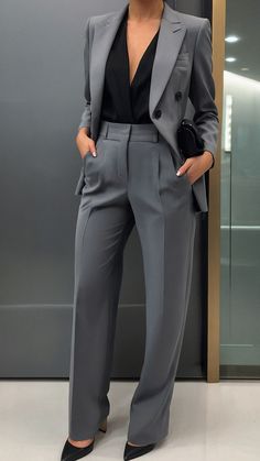 Boss Vibes Outfits, Womens Business Attire Suits, Women’s Business Power Suit, Gray Suit Outfits Women, Classic Women Suit, Female Architect Aesthetic Outfit, Professional Outfits Women Aesthetic, Womens Suit Aesthetic, Business Classy Outfits For Women