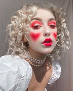 White Face Makeup Looks, Black White And Red Clown Makeup, Magician Makeup, Clown Tutorial, Chapel Roan, Halloweenský Makeup, The White Queen, Funky Makeup, Concert Makeup