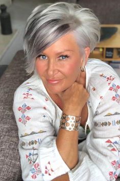 Pinterest Hairstyles, Over 60 Hairstyles, Mom Hairstyles, Pinterest Hair, Short Hair Over 60, Haircut For Older Women, Hairstyles For Short Hair