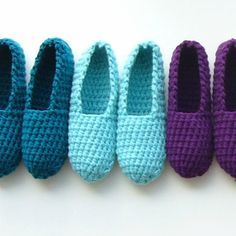 These slippers are cute and stylish.This is a quick, easy and fun pattern. They make an easy practical gift for a friend. Here are some things to know before you get started:Skill Level: Easy Projects using yarn with basic stitches, repetitive stitch patterns, simple color changes, and simple shaping and finishing. SizeOne Size MaterialsCrochet Hook: J, 6.00mm, UK 10#4 Worsted Weight Yarn, 3.5oz/100g (aprox. 208yds/190m in skien) Stitch Marker Large eye yarn needle © Amanda Moriconi, 2013. www.w Crochet Pattern Slippers, Crocheted Shoes, Easy Crochet Slippers, Patterns Simple, Crochet Shoes Pattern, Crochet Slipper Pattern, Shoes Pattern, Crocheting Ideas, Basic Stitches