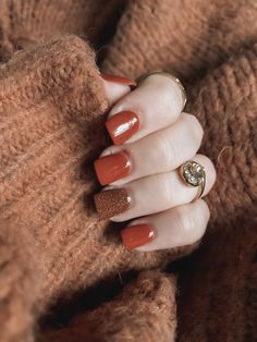 Fallnails 2022, Cute Nails For Fall Short, Minimal Fall Nails, Simple Autumn Nails Short, Fall Nail Inspiration Autumn, Nails For Fall Autumn, October Nails Fall, Fall Pedicures, November Nail Designs