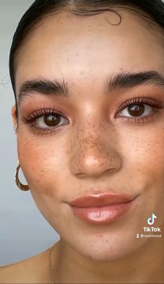 Daytime Eyeliner Natural Looks, Gen Z Makeup Look Natural, Dewy Fall Makeup, Tashimrod Makeup, Dewy Makeup Hazel Eyes, Natural Earthy Makeup Look, Glowy Minimal Makeup, Light Olive Skin Tone, Boy Craft