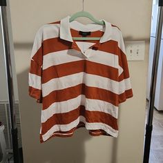 Plus Size Loose Fit Collared Shirt. True To Size. Never Worn, Tags Attached. Forever 21 Shirts, Cropped Tee Shirt, Sports Crop Tops, Tied T Shirt, White Stripes Shirt, Boxy Top, Velvet Shorts, Ribbed Shorts, Tee Shirt Print