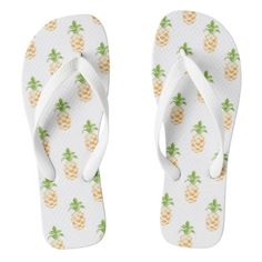 Funny Pineapple Flip Flops Sandals Outfit Summer, Cute Flip Flops, Personalized Flip Flops, Girls Flip Flops, Cute Slippers, Sandals Outfit, Minimalist Wardrobe, Beach Sandals, High Top Shoes