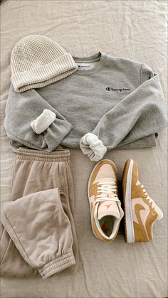 Neutral style, grey sweatshirt, outfit idea, winter style, cozy, lazy day, nike shoes, outfit inspo Cozy Nike Outfits, Outfits Laid Out On Bed, Outfit Layout On Bed, Clothes Laid Out, Outfit Flatlay Aesthetic, Lay Out Outfit, Clothing Layout Flat Lay Instagram, Fall Outfits Layout, Clothes Layout Flat Lay Aesthetic