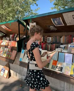 B&b Aesthetic, Book Girls Aesthetics, Summer Downtown Girl Aesthetic, Bookstore Outfit Summer, Downtown Girl Summer Aesthetic, Book Girl Outfits, Spring Dresses Aesthetic, Book Girl Aesthetic Outfit, Downtown Girl Aesthetic Summer