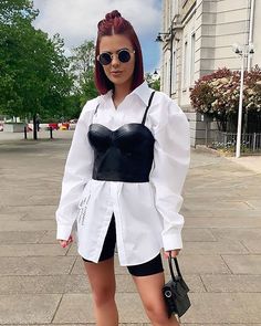 Corset And Button Up Shirt, Bustier Over Shirt Outfit, Bustier Over Shirt, Corset Over Shirt Outfits, How To Style A Corset, Outfits Juvenil, Shirt Dress Outfit, What To Wear Today, Outfit Mujer