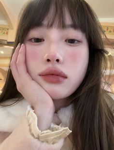 Black Hair Light Eyes, Pale Skin Aesthetic, Very Natural Makeup, Pink Glossy Lips, Bambi Beauty, Make Skin Glow, Monolid Eyes, Skin Aesthetic, Plump Lips