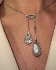 Pearl Necklace With Big Pendant, Most Beautiful Necklace, Jewelry Aesthetic Diamond, Pearl Necklace Aesthetic, Flowers Luxury, Jewelry Flowers, High End Jewelry, Expensive Jewelry Luxury