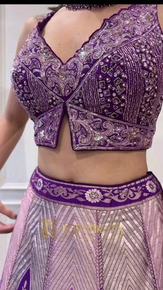 #croptop Work Choli Designs, Blouse Designs For Chaniya Choli, Choli Blouse Pattern, Trendy Blouse Designs For Lehenga, Sharara Blouse, New Style Blouse Design, Choli Blouse Design, Backless Blouse Designs, New Saree Blouse Designs