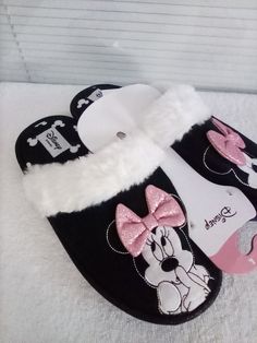 NWT Disney Size Large 9/10 Minnie Mouse Slippers Excellent Condition Please ask any questions before making your purchase, Cleaning Closets: NO RETURNS Minnie Mouse Slippers, 9 And 10, Minnie Mouse, Slippers, Make It Yourself, Disney, 10 Things