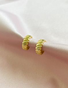 18k gold small hoops Gold Vermeil, Everyday Outfits, Meant To Be, 18k Gold, Gold Plate, Bangles, Plating, Stud Earrings, Sterling Silver